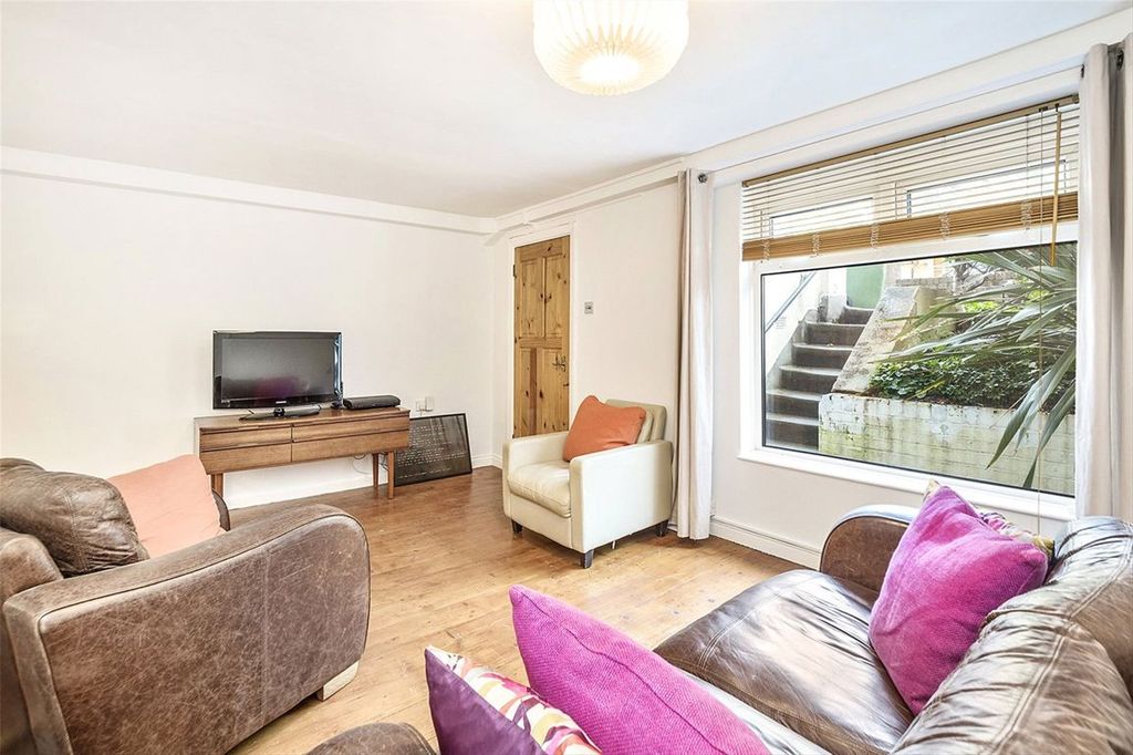 Property photo 2 of 6