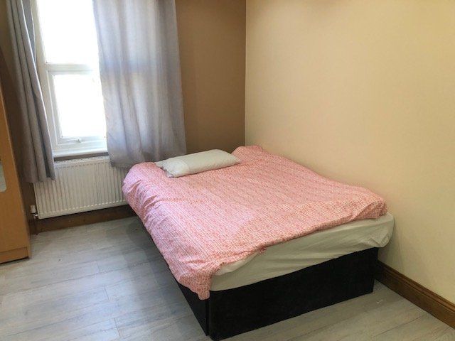 Property photo 1 of 3 HMO Room With En-Suite Shower Room , Located In Locket Road, Wealdstone