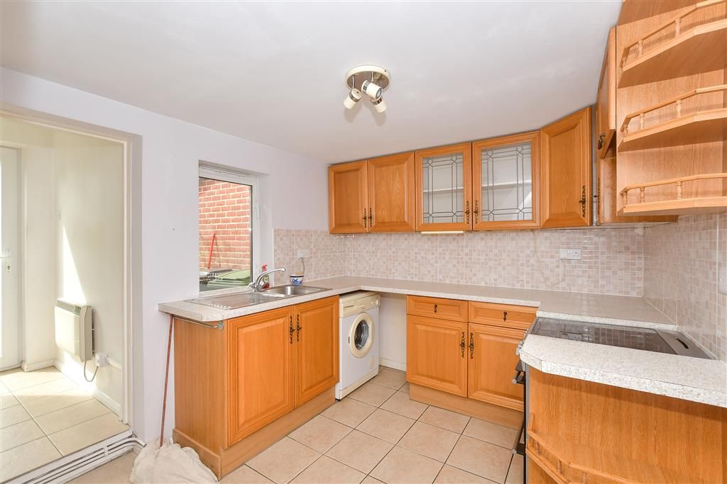 Property photo 3 of 12 Kitchen