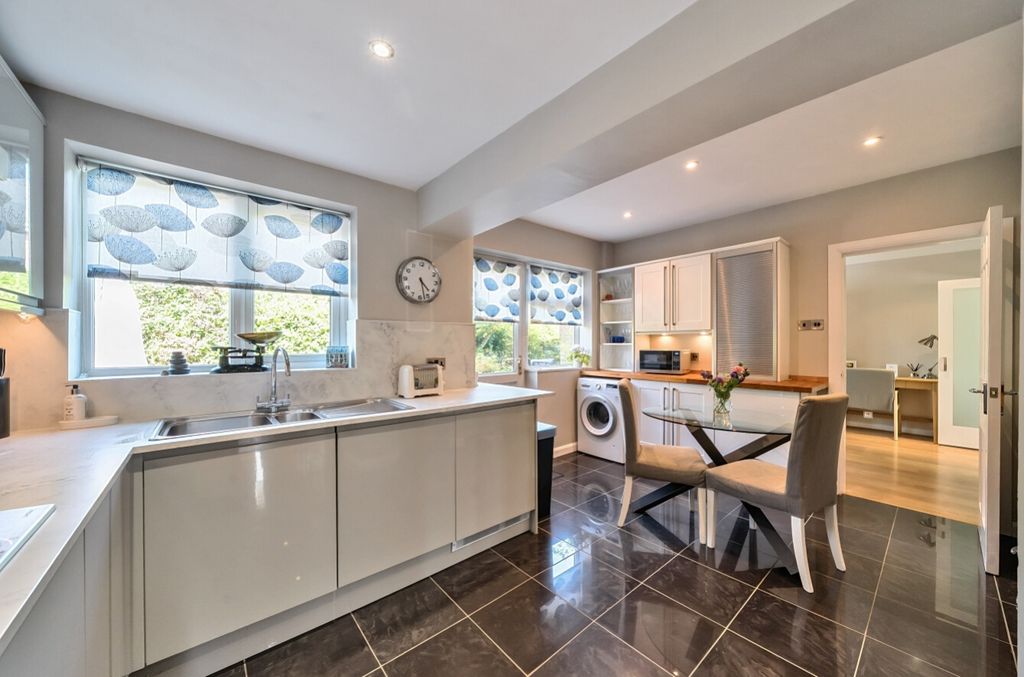 Property photo 3 of 26 Ewemove Harrogate Breakfast Kitchen