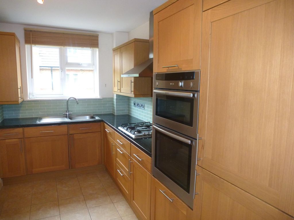 Property photo 3 of 9 Kitchen