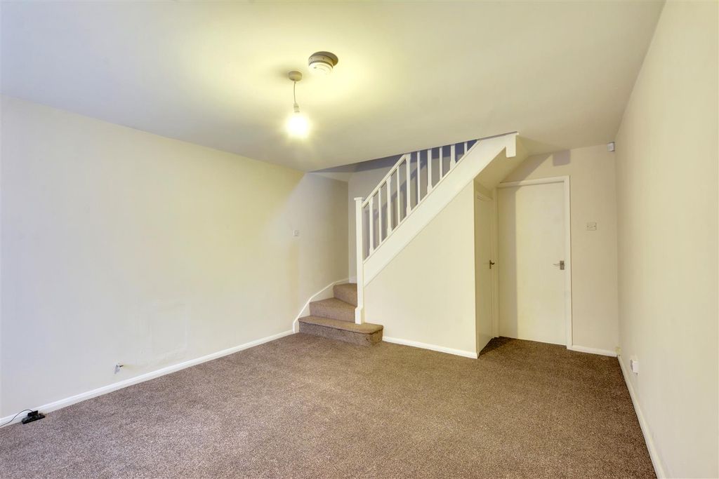 Property photo 2 of 11 Lounge_1.Jpeg