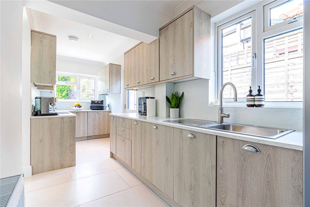 Property photo 3 of 13 Picture No. 11