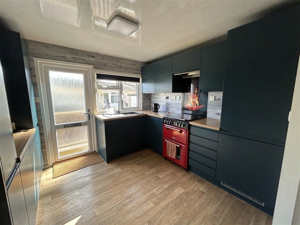 Property photo 1 of 10 Kitchen