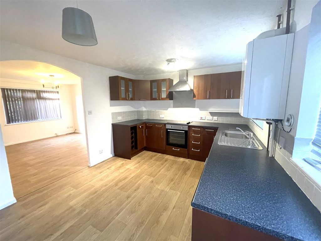 Property photo 3 of 8 Kitchen/Dining