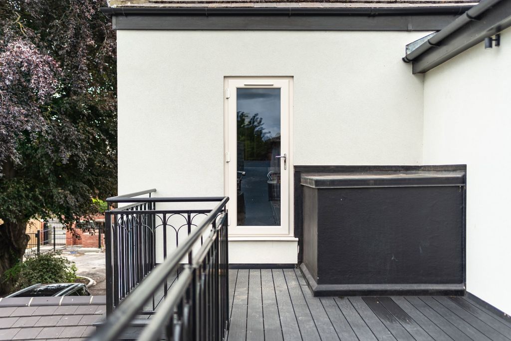 Additional image 14 of 2 bed flat for saleCopper Beech Court, 42 Waltham Road, Grimsby DN33