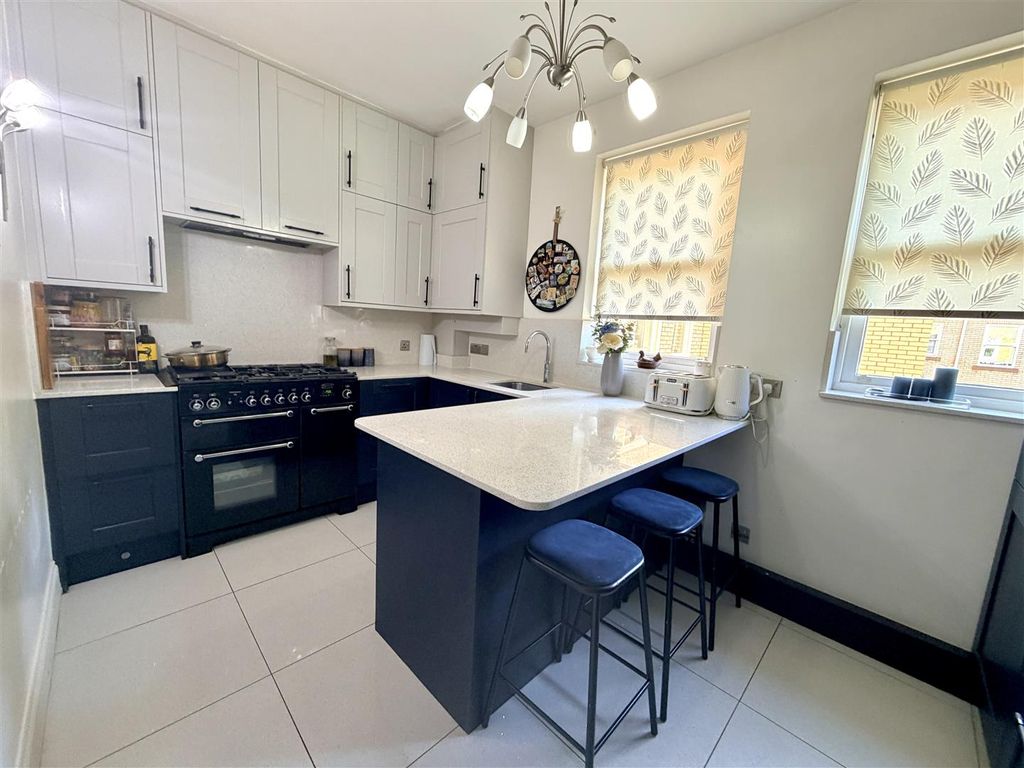 Property photo 3 of 25 Kitchen