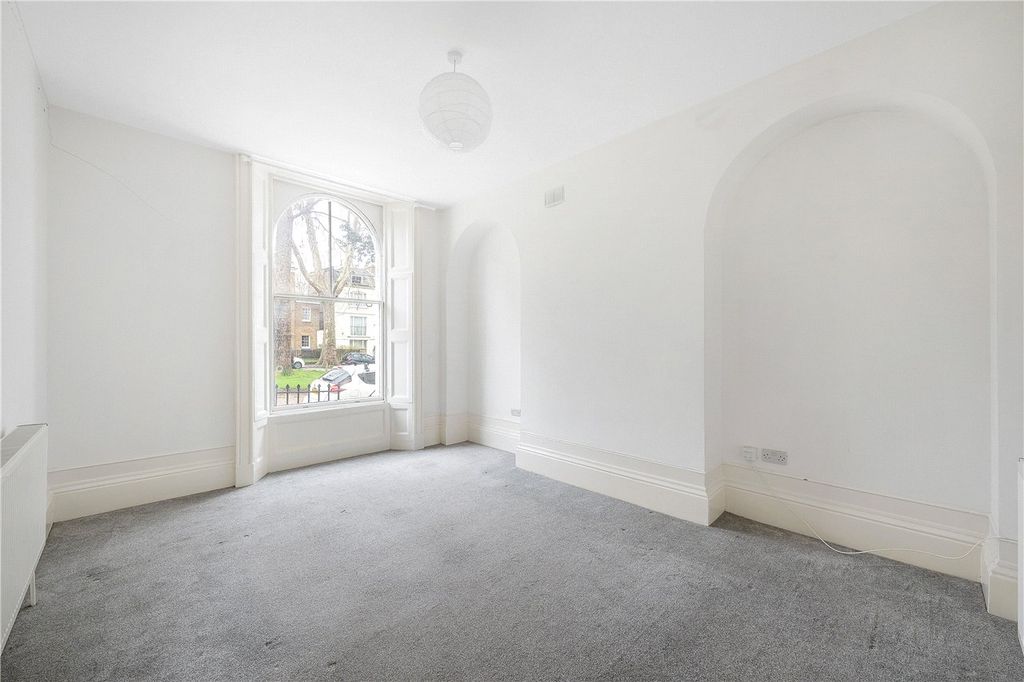 Property photo 2 of 27 Picture No. 02