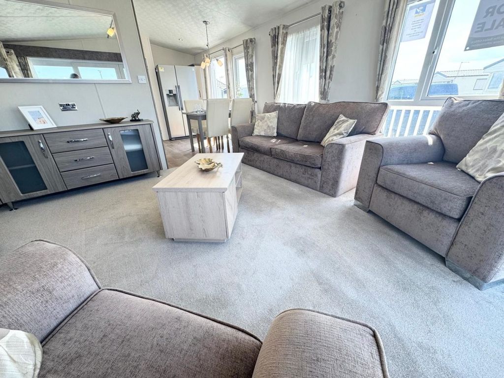 Property photo 3 of 10 Delta Cambridge 2016 Car0021444 145113874.Jpeg
