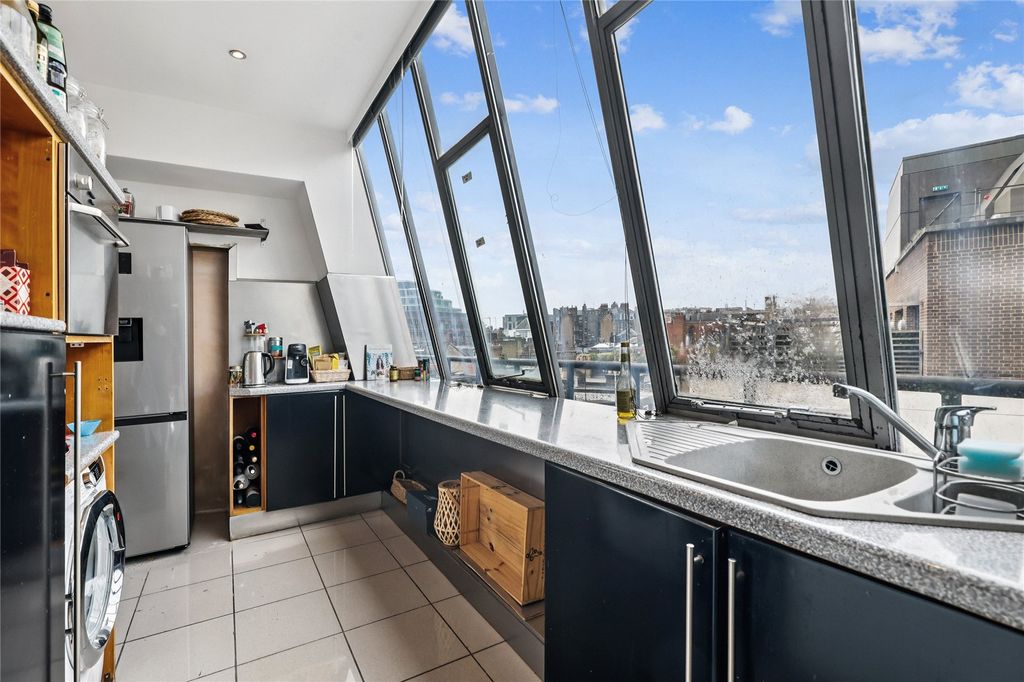 Property photo 2 of 14 Kitchen