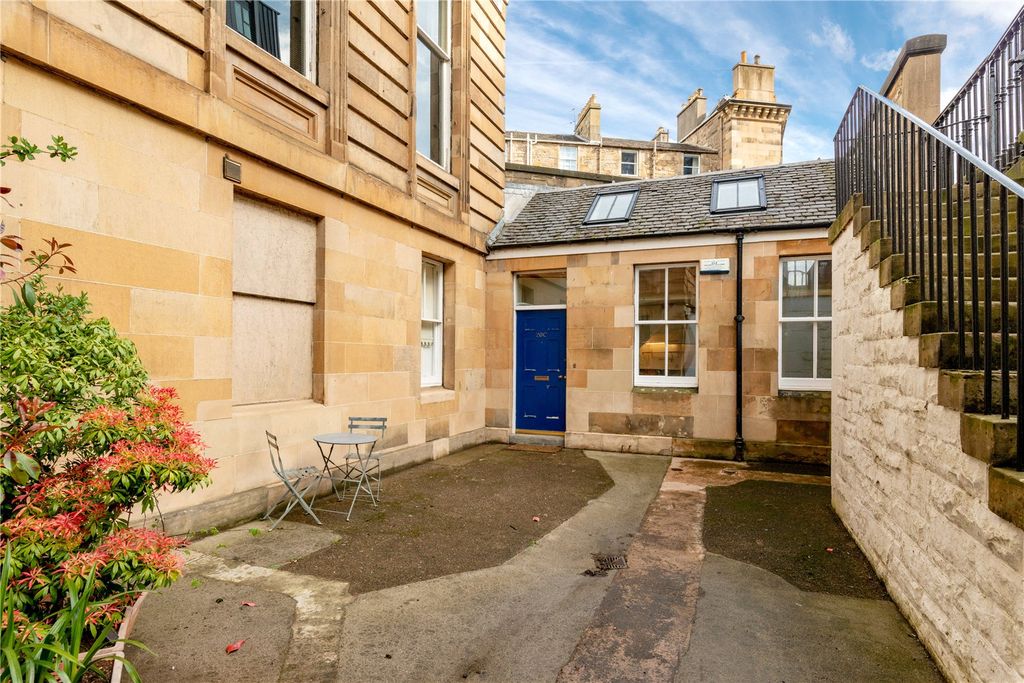 Property photo 1 of 16 Drumsheugh Gardens 2