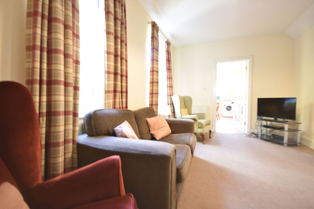 Property photo 3 of 9 Lounge