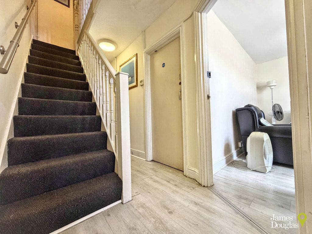 Property photo 2 of 20 Eh1