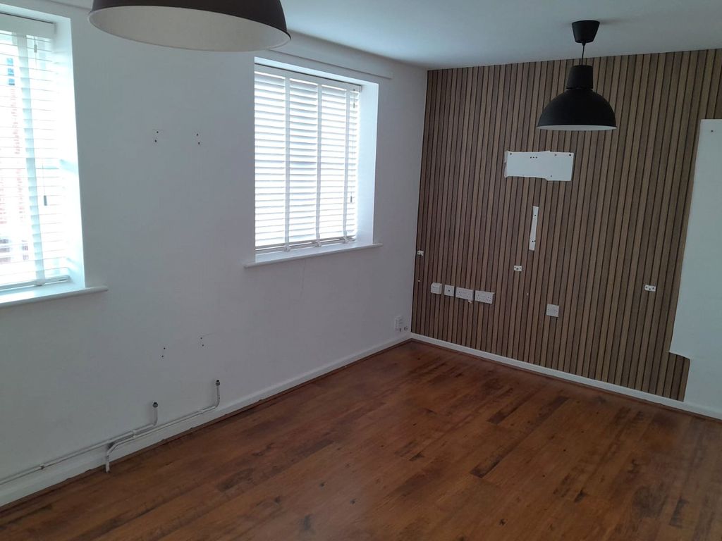 Property photo 2 of 8 Picture No. 25