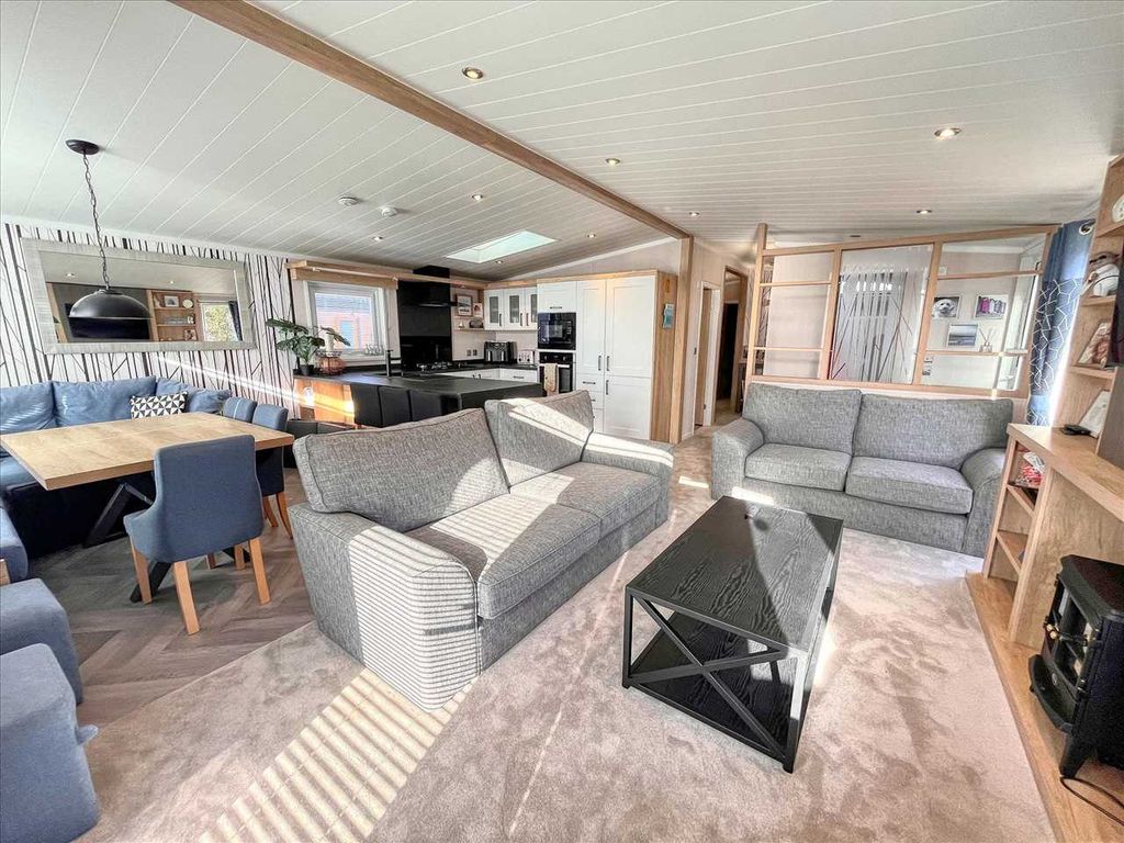 Property photo 3 of 16 Lounge/Kitchen/Diner