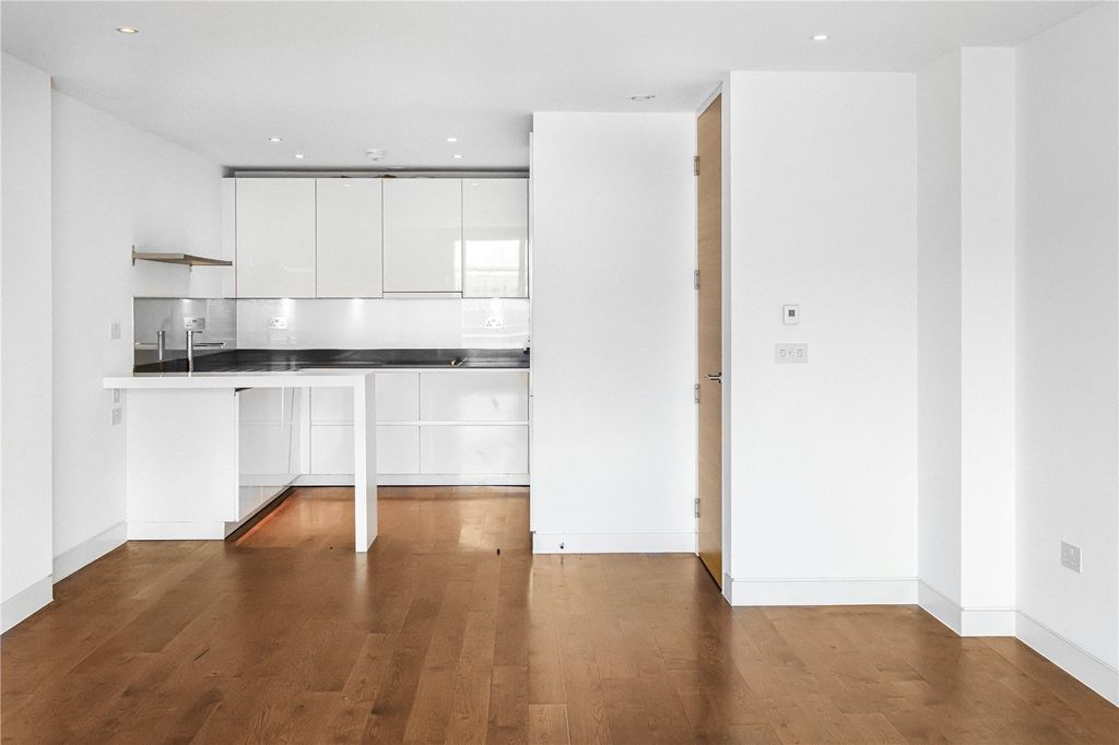 Property photo 3 of 23 Picture No. 21