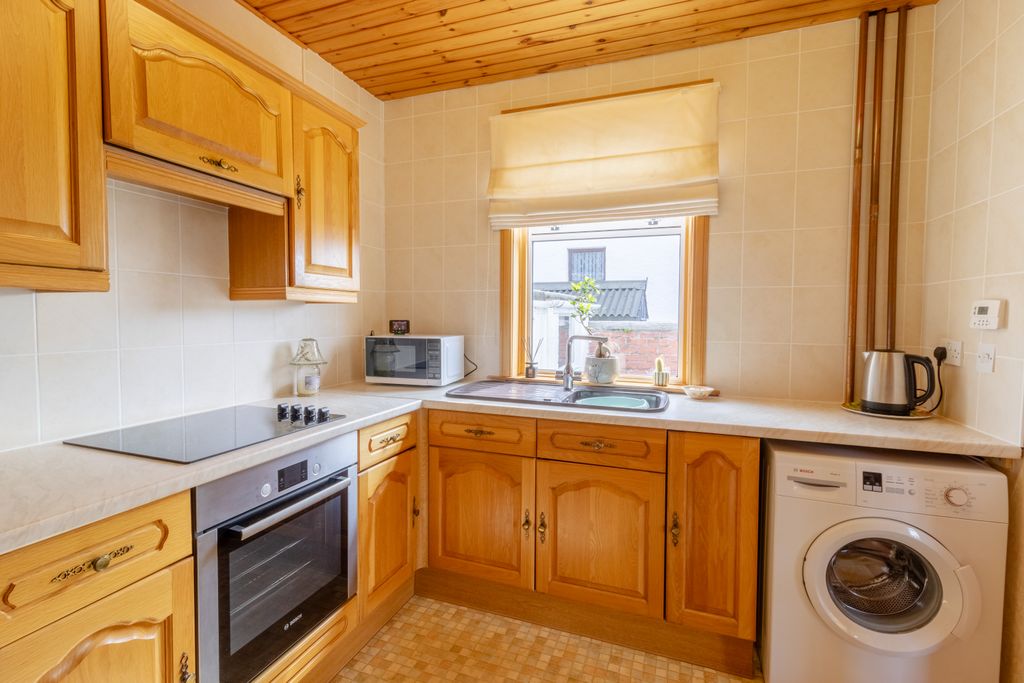 Property photo 2 of 25 Kitchen