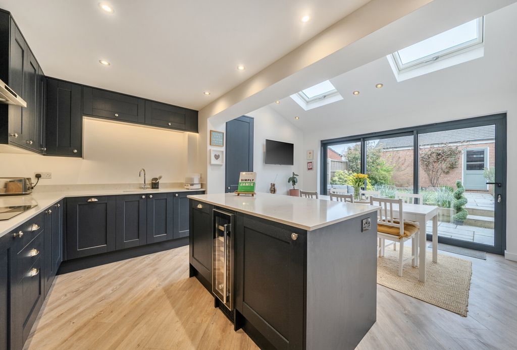 Property photo 1 of 12 1434343-7-69Cce75...