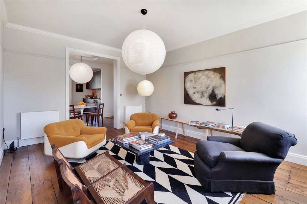 Property photo 2 of 17 Sitting Room