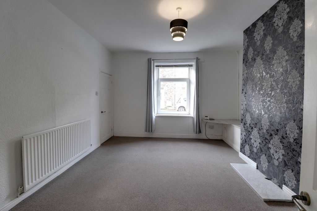 Property photo 3 of 11 Living Room 2