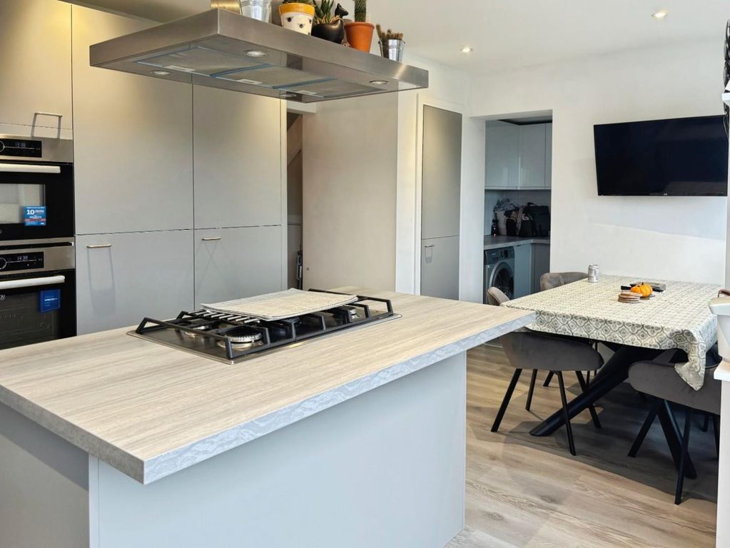 Property photo 2 of 11 93 Kestrel Kitchen d.Jpeg