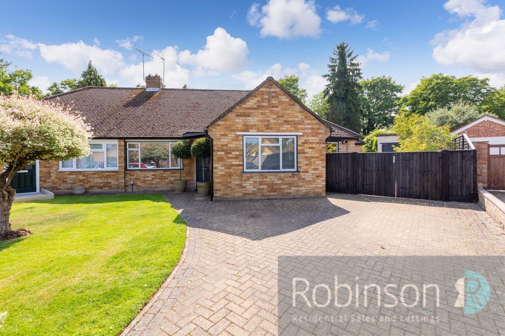 Property photo 1 of 16 8 Silver Close-6
