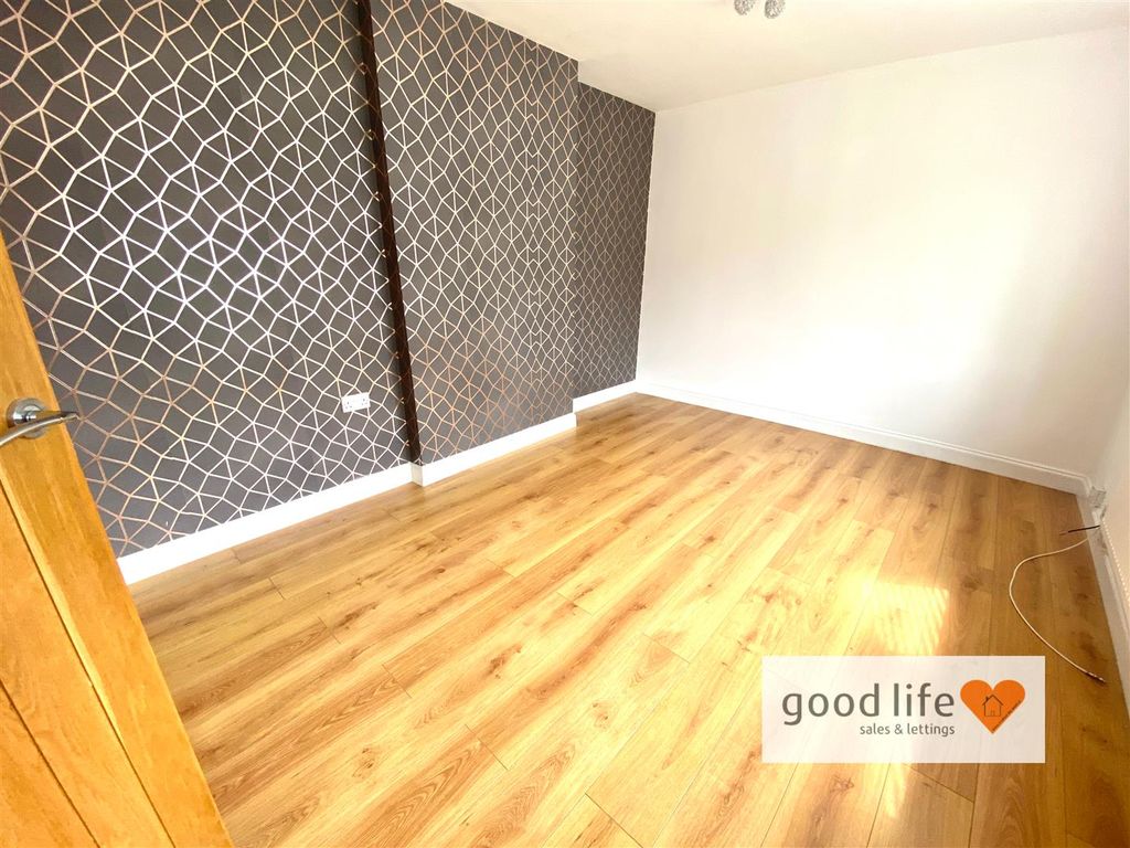 Property photo 3 of 22 20260715_125040310_Ios16 Twickenham Road.Jpg