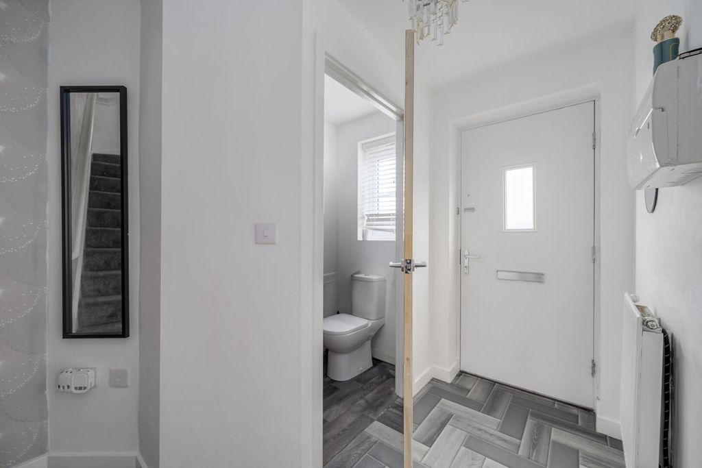 Property photo 2 of 18 Hallway