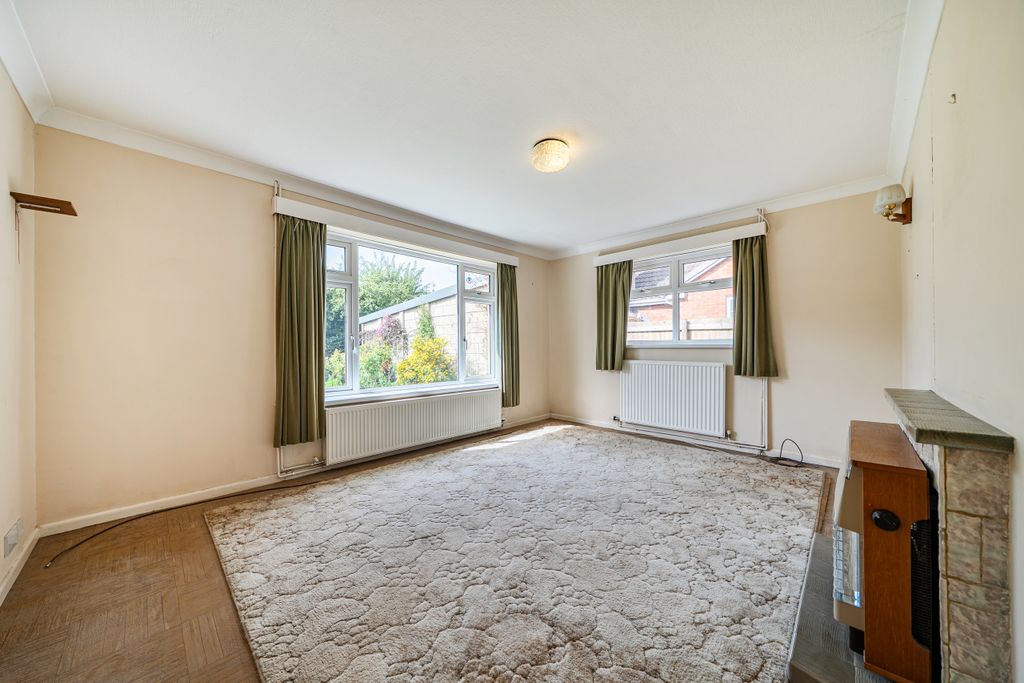 Property photo 2 of 21 Living Room