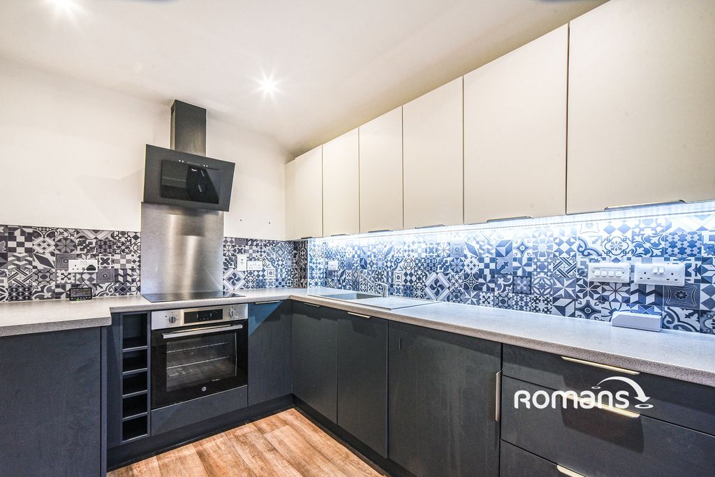 Property photo 1 of 10 Kitchen 1