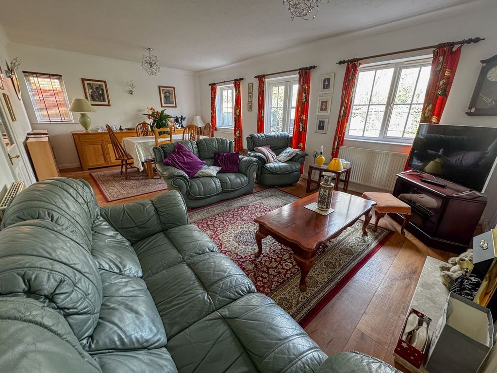Property photo 3 of 21