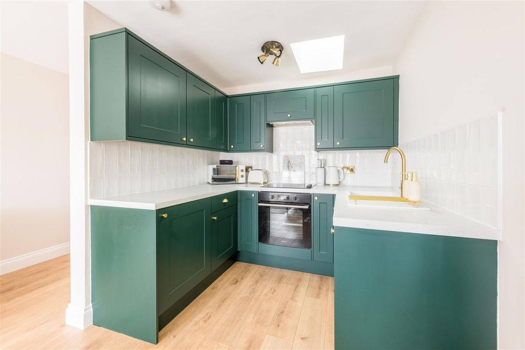 Property photo 3 of 20 Bungalow 6, 134 Crescent Drive-4.Jpg