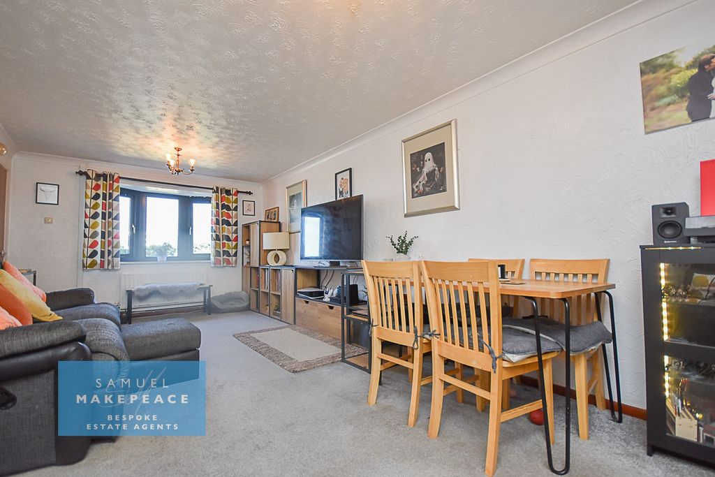 Property photo 3 of 17 Gallery