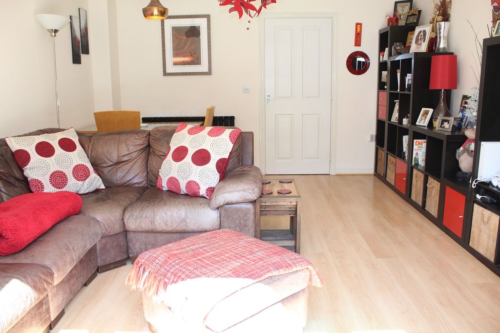 Property photo 2 of 12 Lounge