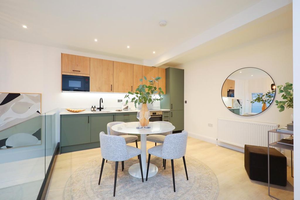 Property photo 1 of 9 Show Flat - Mitcham Rd Sw17 (14).Jpg