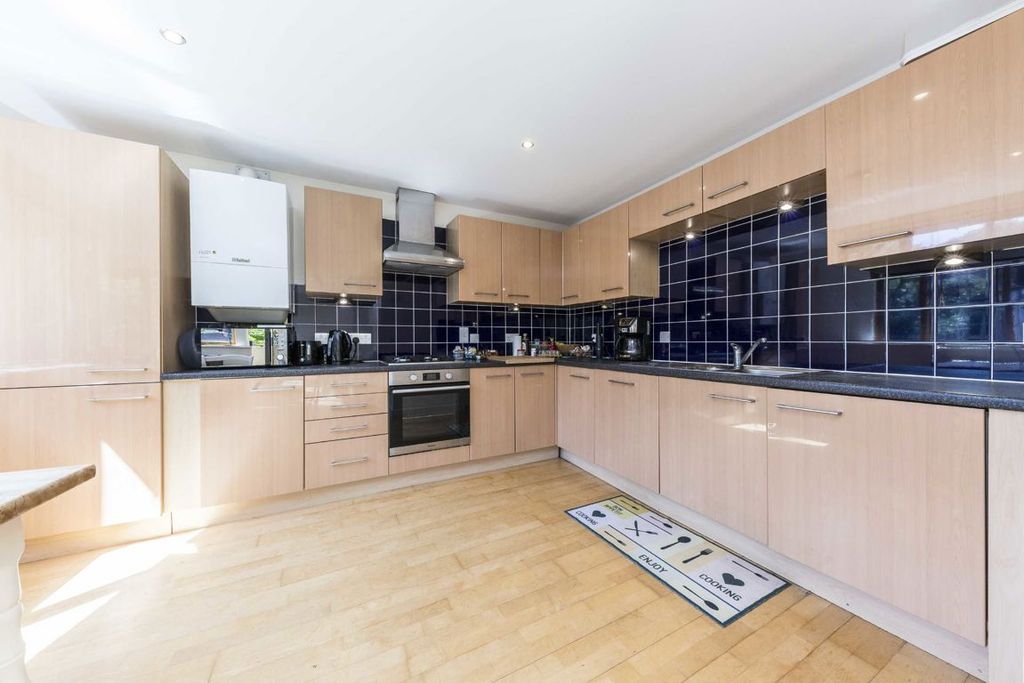 Property photo 3 of 6