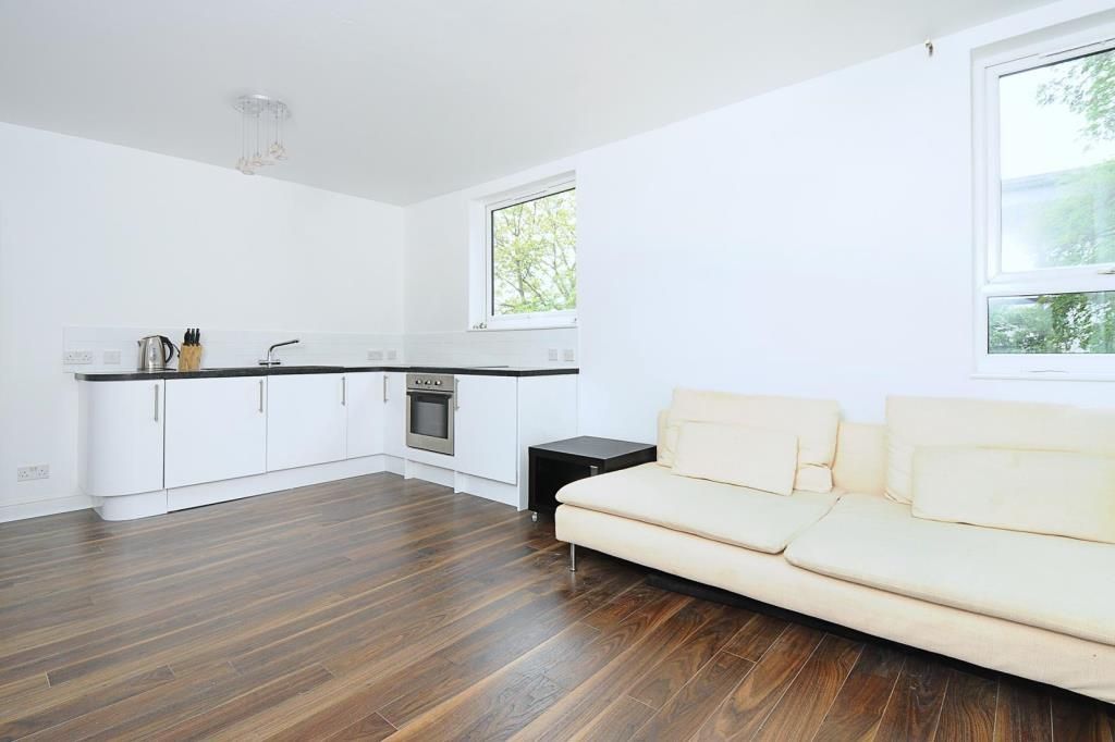 Property photo 3 of 10 Kitchen