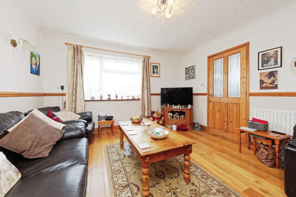 Property photo 2 of 17 Photo