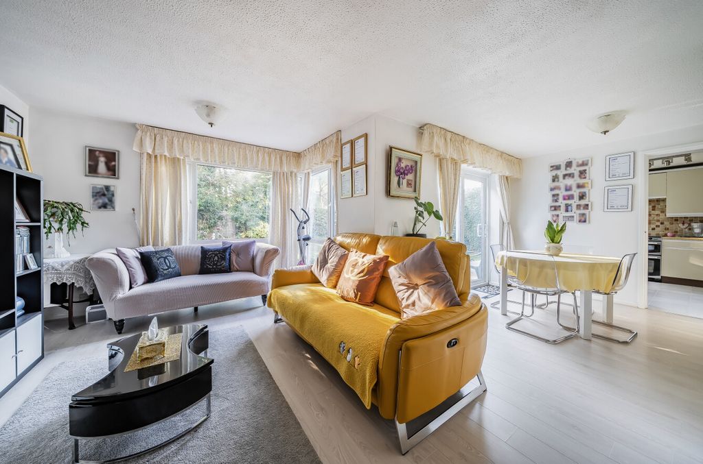 Property photo 2 of 18 1358354-4-68d273E...