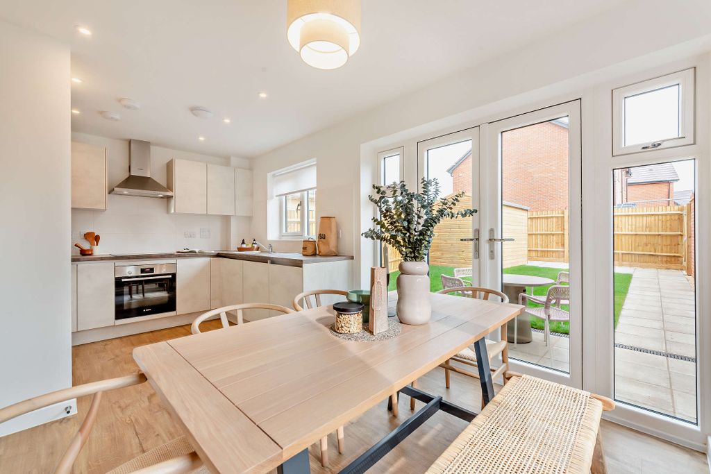 Property photo 3 of 8 8569803-Interior23-8