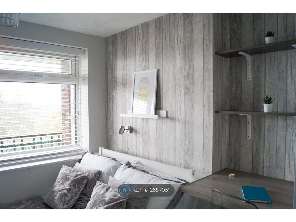 Property photo 3 of 9 Bed 2 (Ensuite)