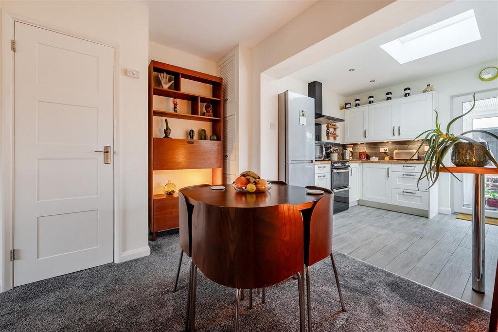 Property photo 3 of 16 1411180-12-698B109c5E5cd.Jpg