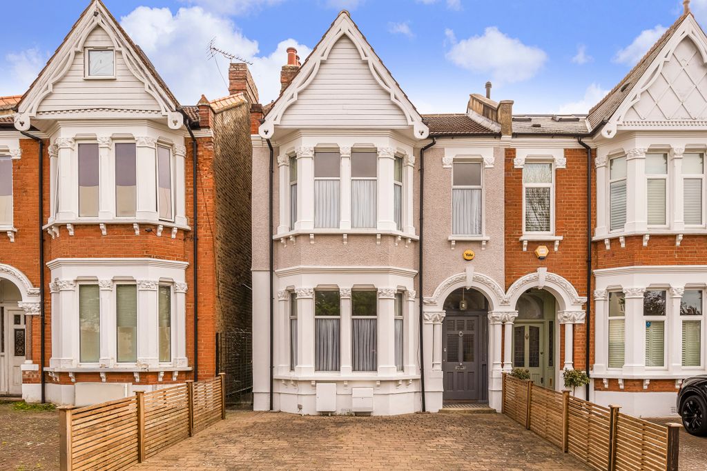 Property photo 1 of 16 External