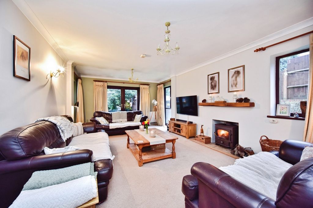 Property photo 3 of 20 Living Room