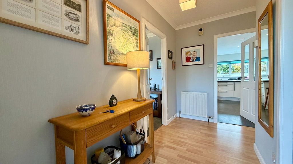 Property photo 2 of 32
