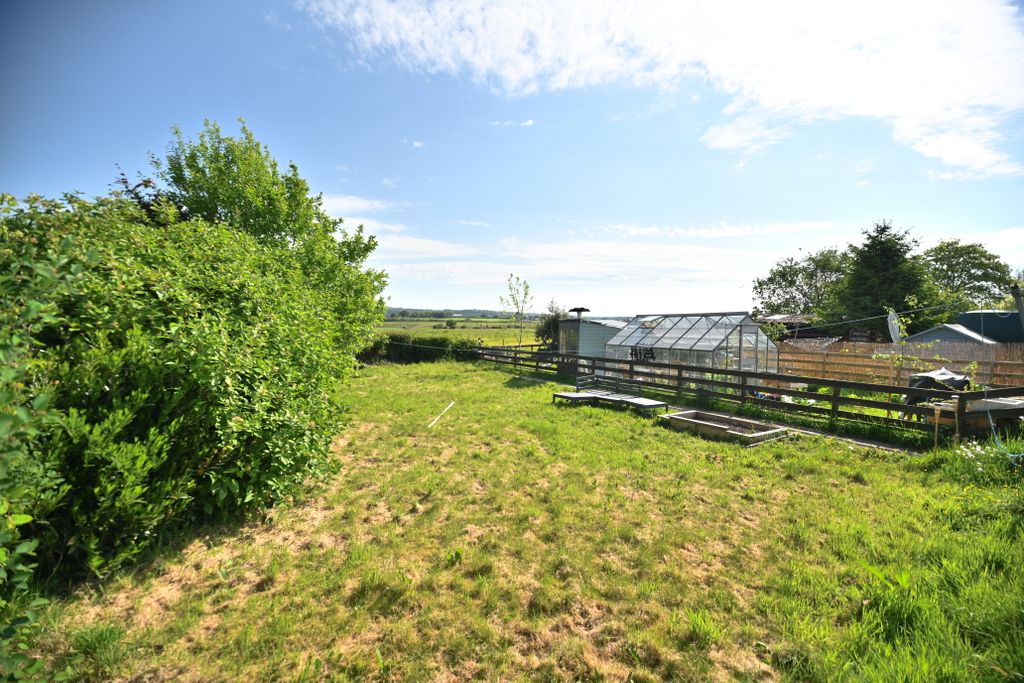 Property photo 3 of 44