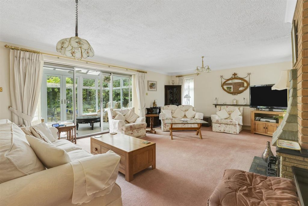 Property photo 2 of 33