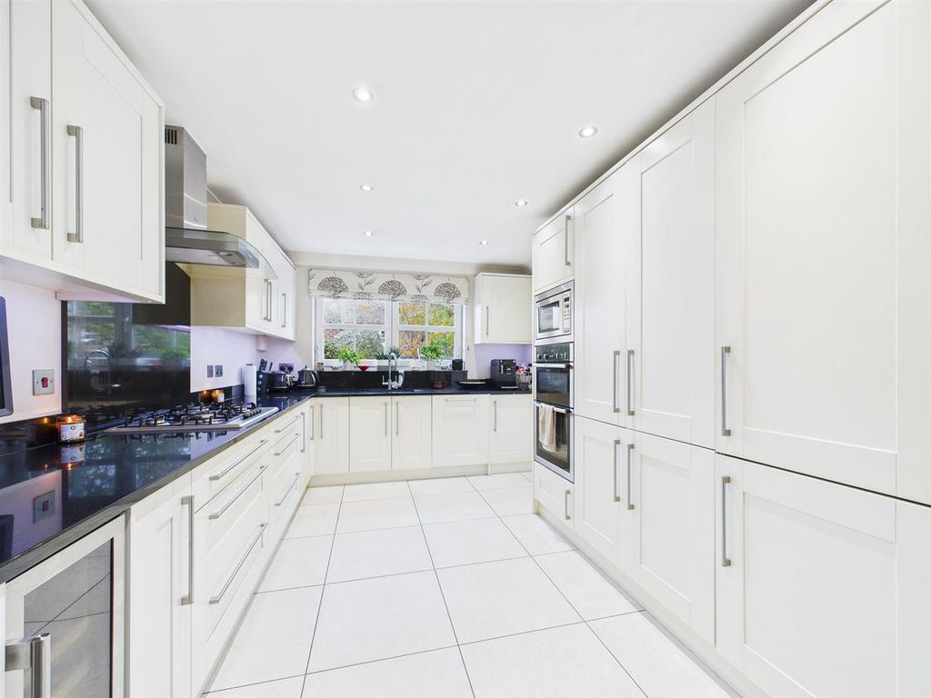 Property photo 2 of 18 Cam02435G0-Pr0068-Still016.Jpg