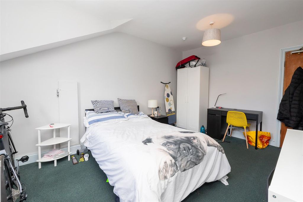 Property photo 2 of 34 41-Carnarvon-Road-Bs6-7Du-25.Jpg