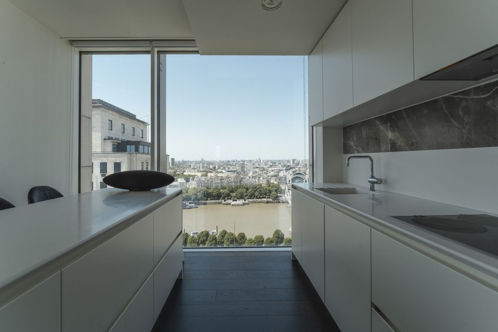 Property photo 3 of 18 2701 8 Casson Squ...